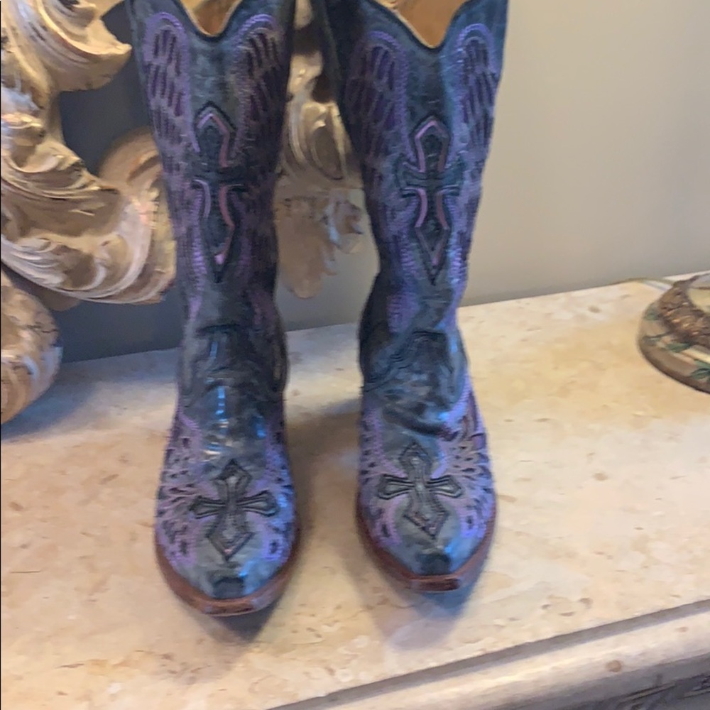 Stunning Corral Vintage boot. Cross/Angel wing